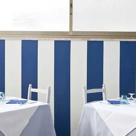 I 4 Assi Ξενοδοχείο *