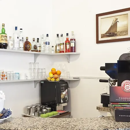 I 4 Assi Ξενοδοχείο *