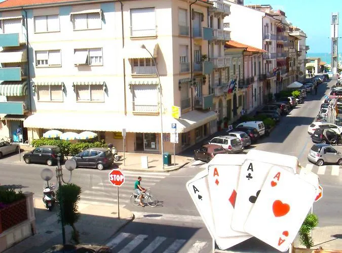 I 4 Assi Ξενοδοχείο *